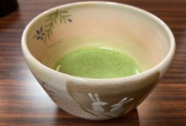 今日はここから！　お茶の会へ🍵