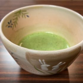 今日はここから！　お茶の会へ🍵