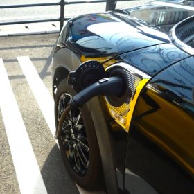 マンション等にみられる「立体式駐車場」と「EV充電器」の関係…